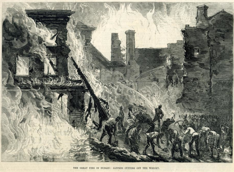 Un incendie de whisky ravage Dublin