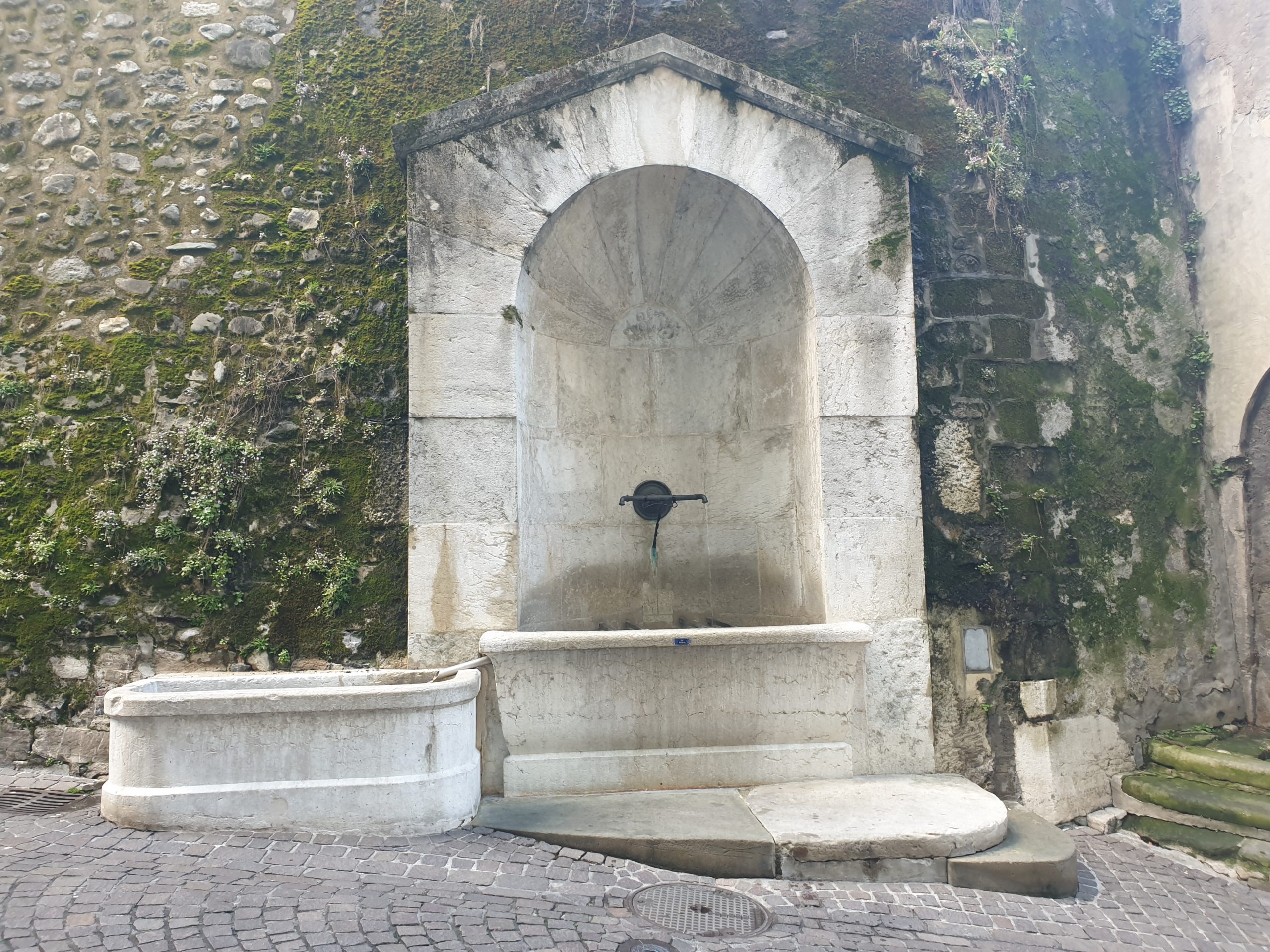 la rue de la Fontaine