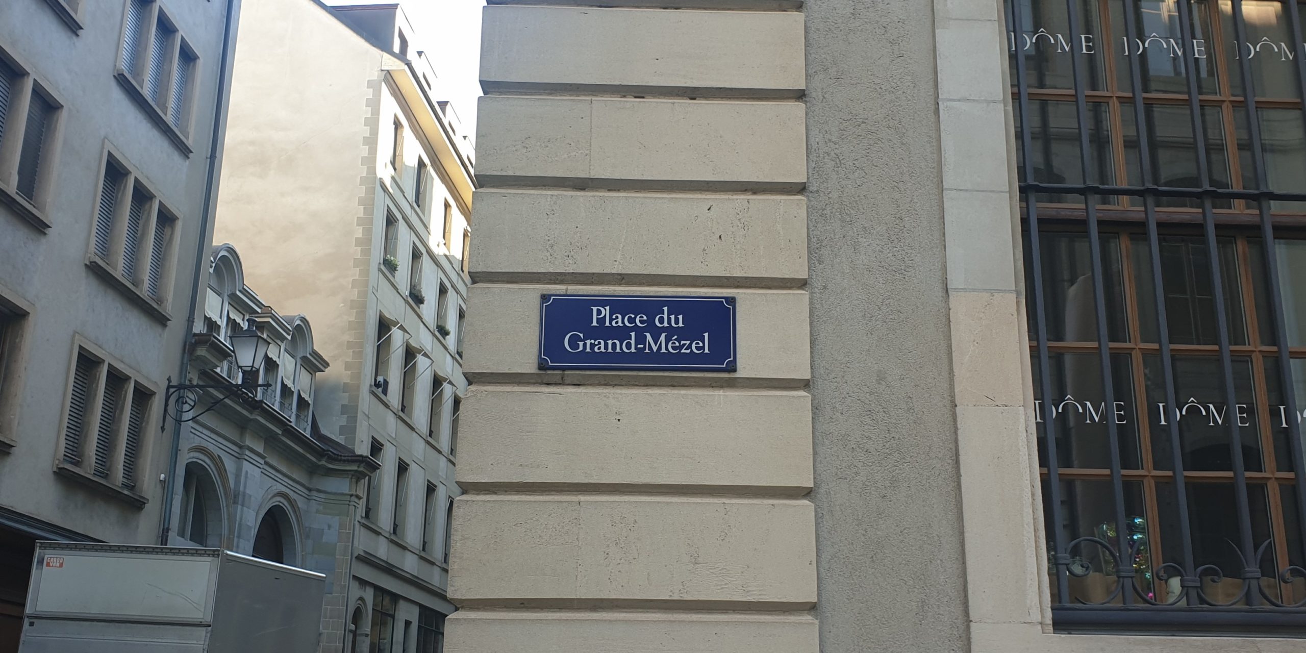 La place du Grand-Mézel