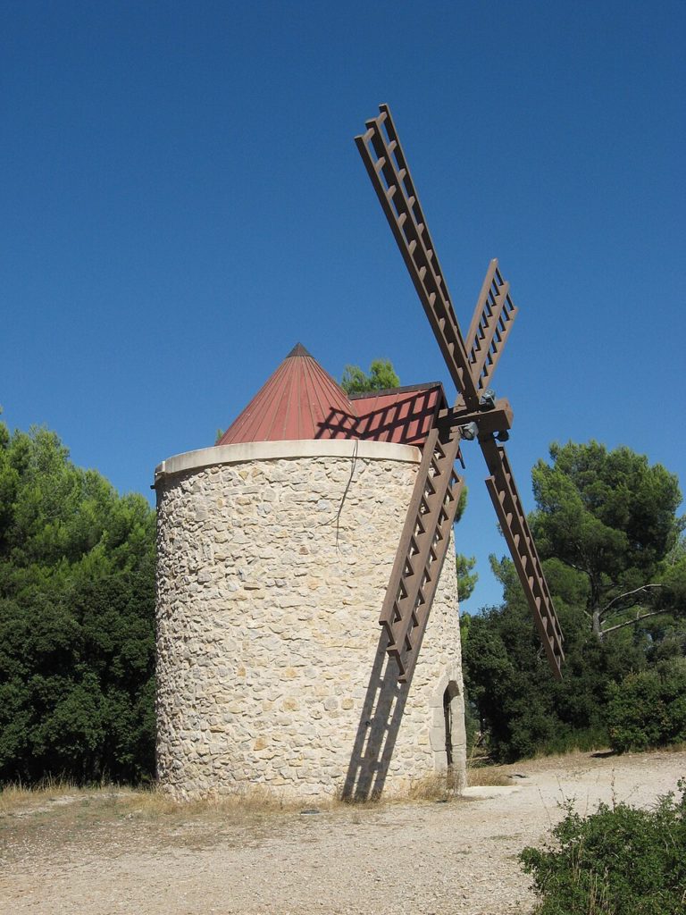 Être au four et au moulin